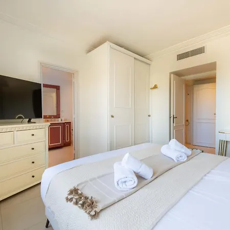 3-br With Sea View & Terrace La Croisette Apartamento Cannes